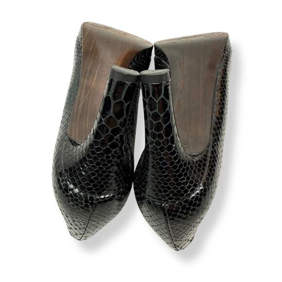 STUART WEITZMAN shiny black snakeskin leather platform heels - Picture 10 of 16